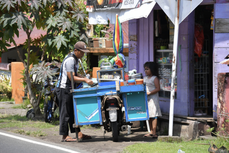 PENJUAL ES TONG TONG