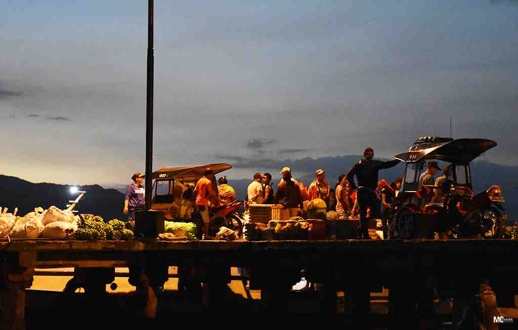 AKTIVITAS PAGI di PELABUHAN TRIKORA TIDORE