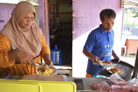 PENJUAL NASI KUNING