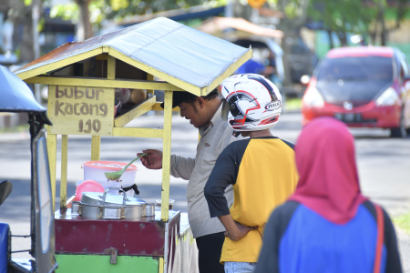 PENJUAL BUBUR KACANG IJO 