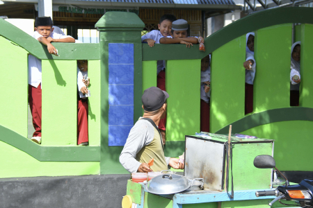 PEDAGANG PENTOL TAHU KELILING
