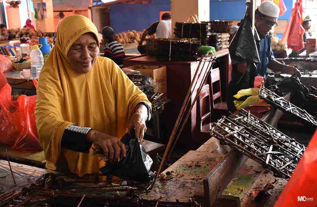 PENJUAL IKAN TORE