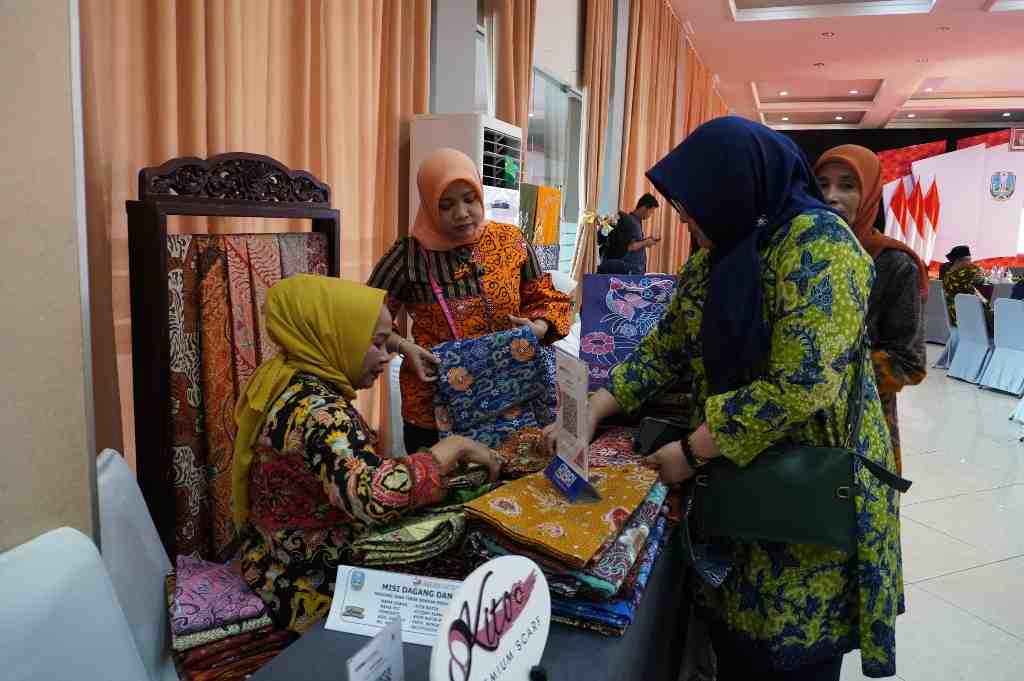 KAIN BASUREK BATIK KHAS BENGKULU				