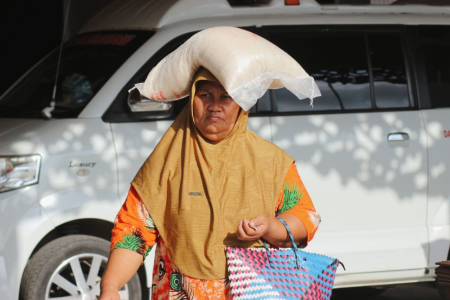 BELI BERAS DI OPERASI PASAR MURAH