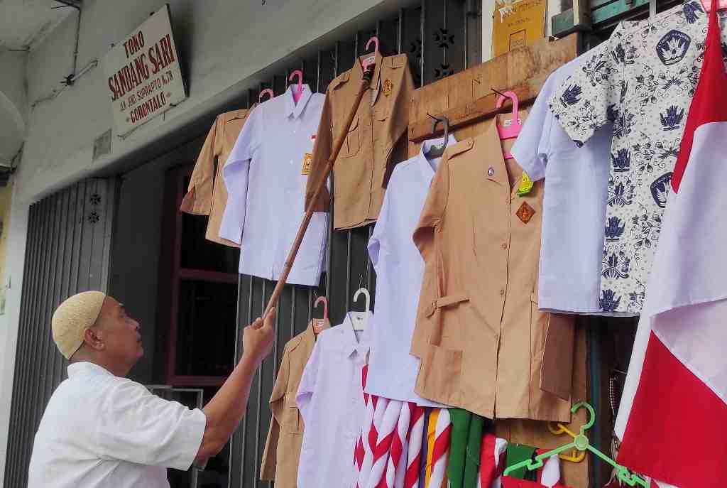 GANTUNG KEMEJA PRAMUKA