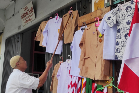 GANTUNG KEMEJA PRAMUKA