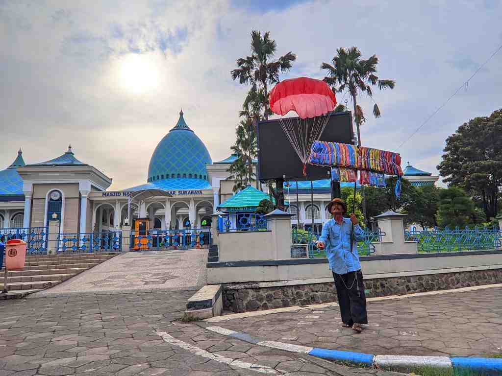 MENCOBA PARASUT MAINAN