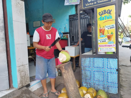 KUPAS KELAPA MUDA
