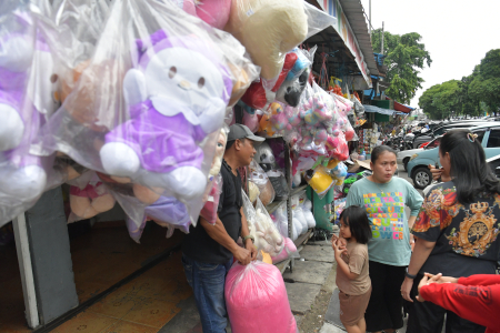PENJUALAN PASAR GEMBRONG MENINGKAT
