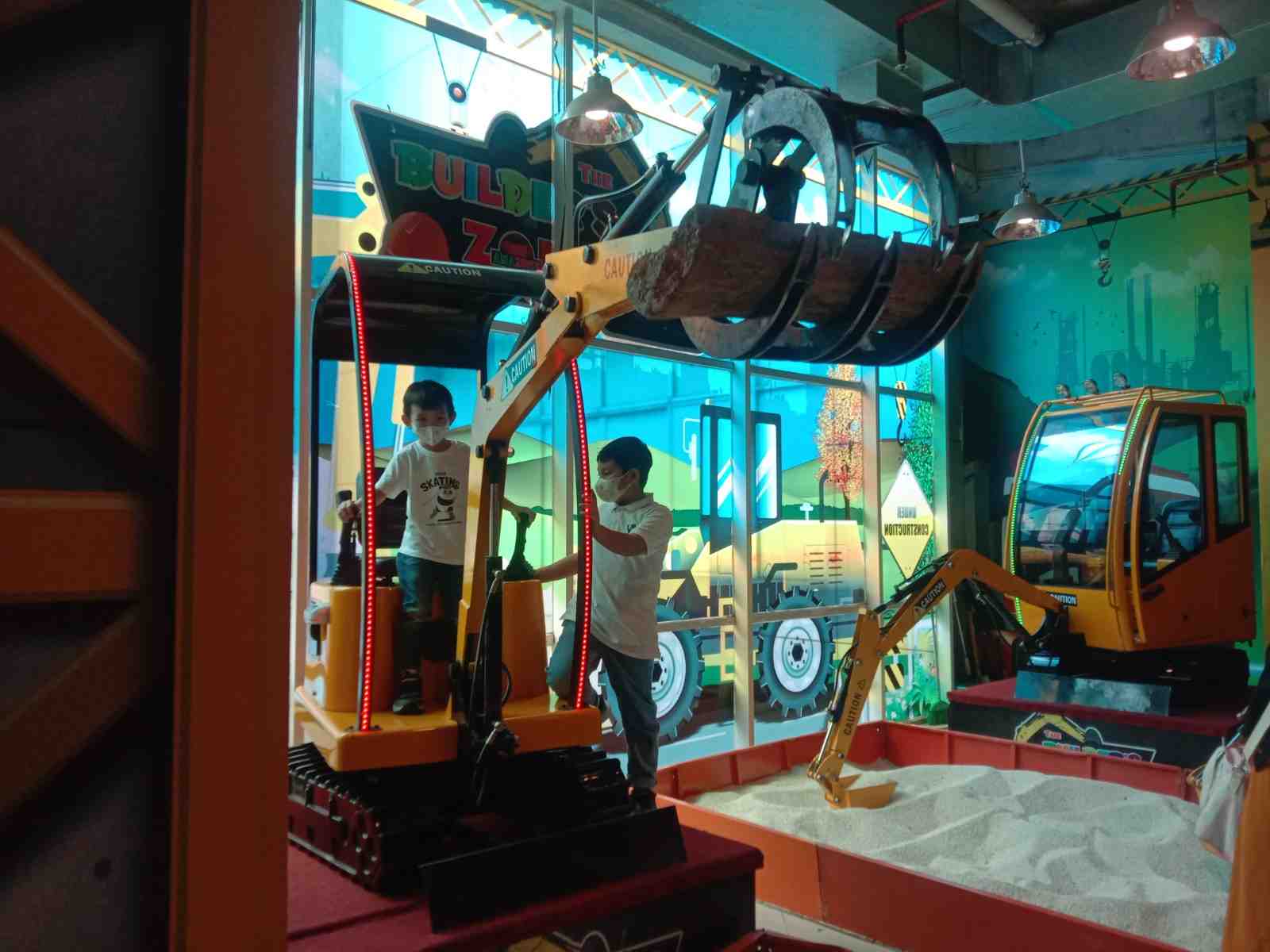 EXCAVATOR MAINAN