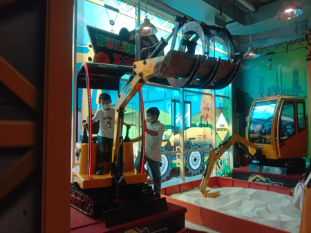 EXCAVATOR MAINAN