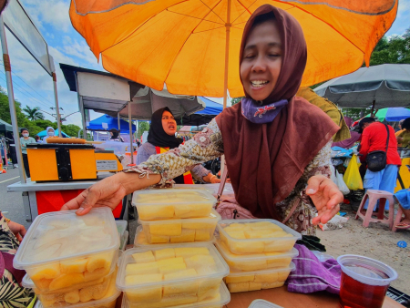 PENJUAL TAPAI GAMBUT