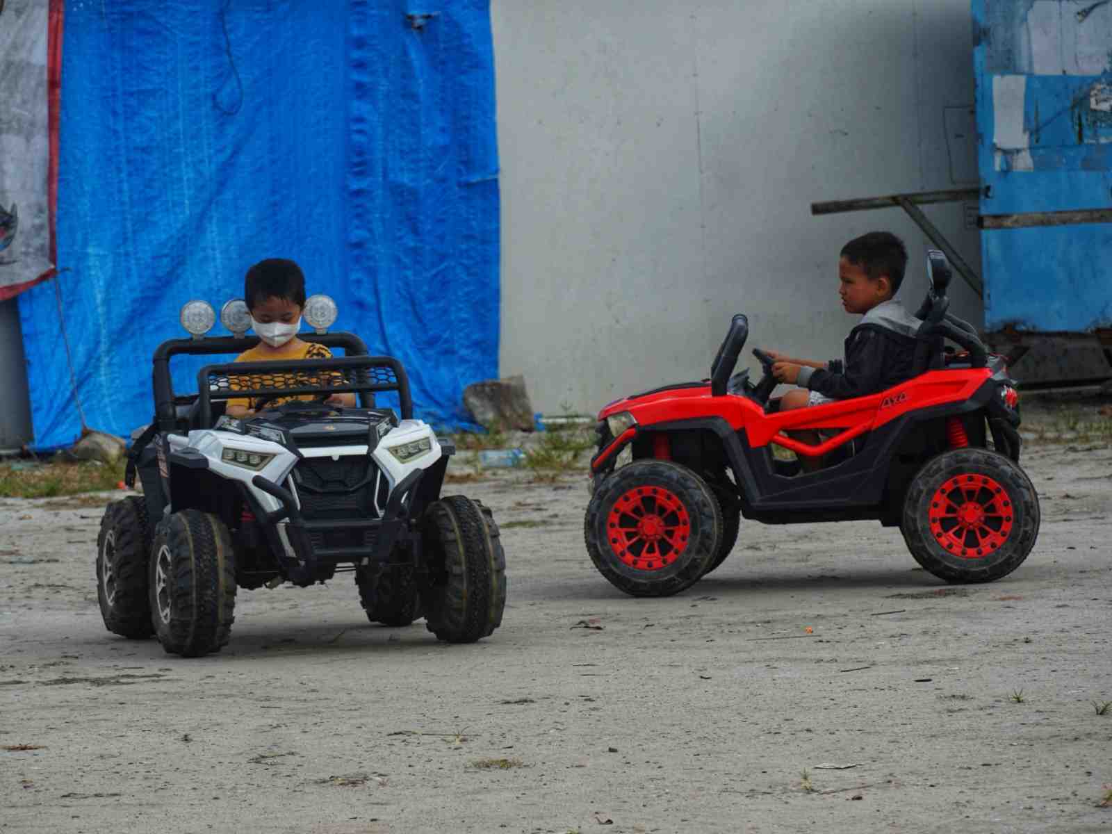BERMAIN MOBIL-MOBILAN