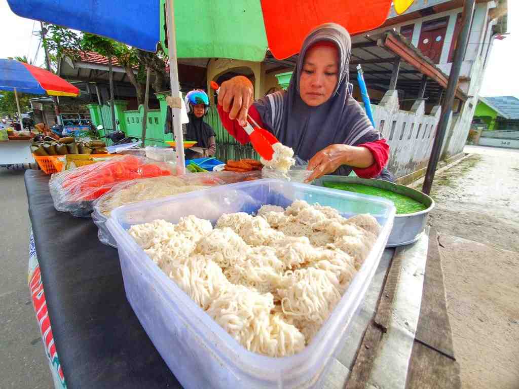 PENJUAL KUE PUTU MAYANG