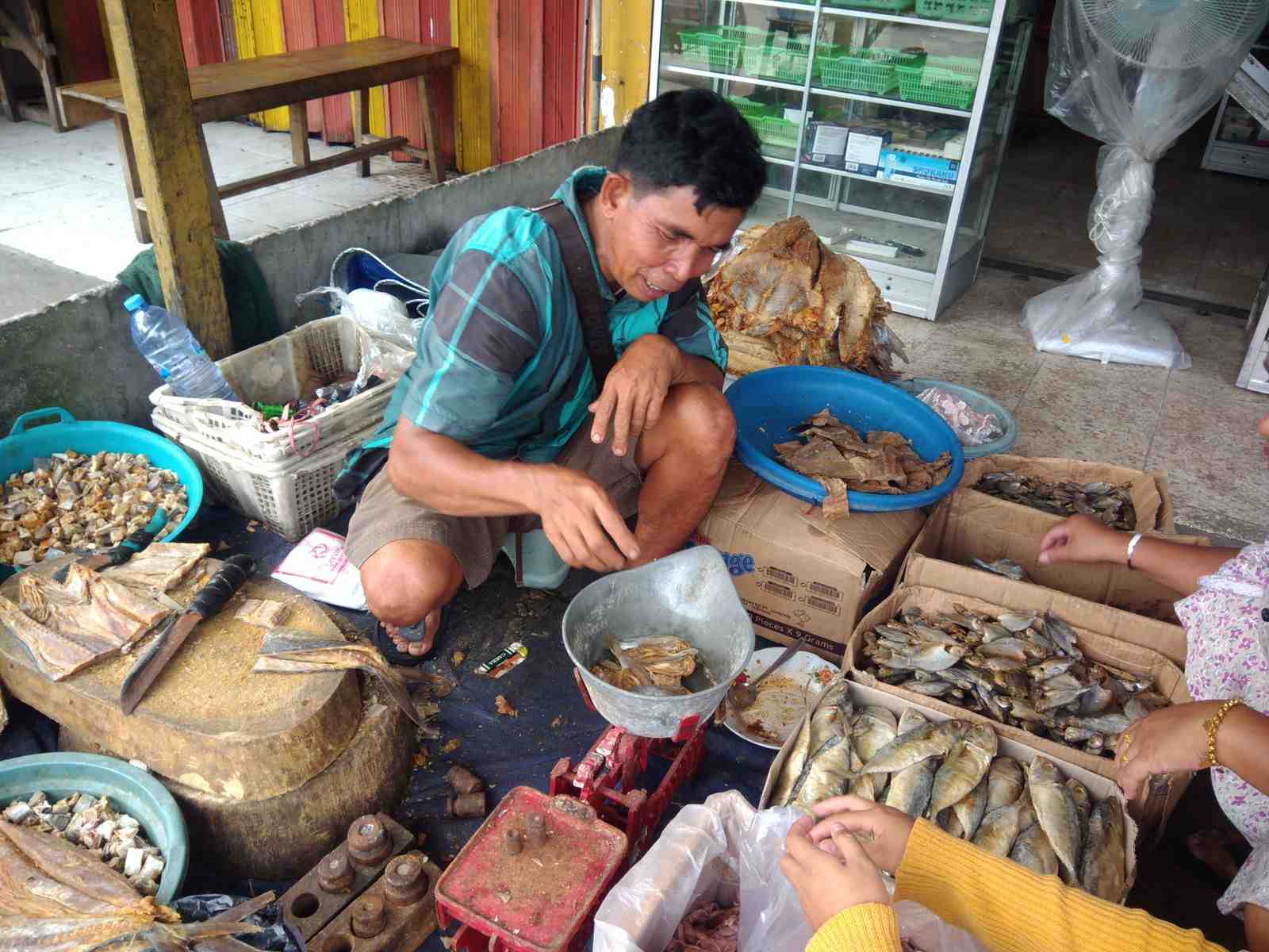TIMBANG IKAN ASIN