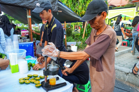 PENJUAL JERUK PERAS