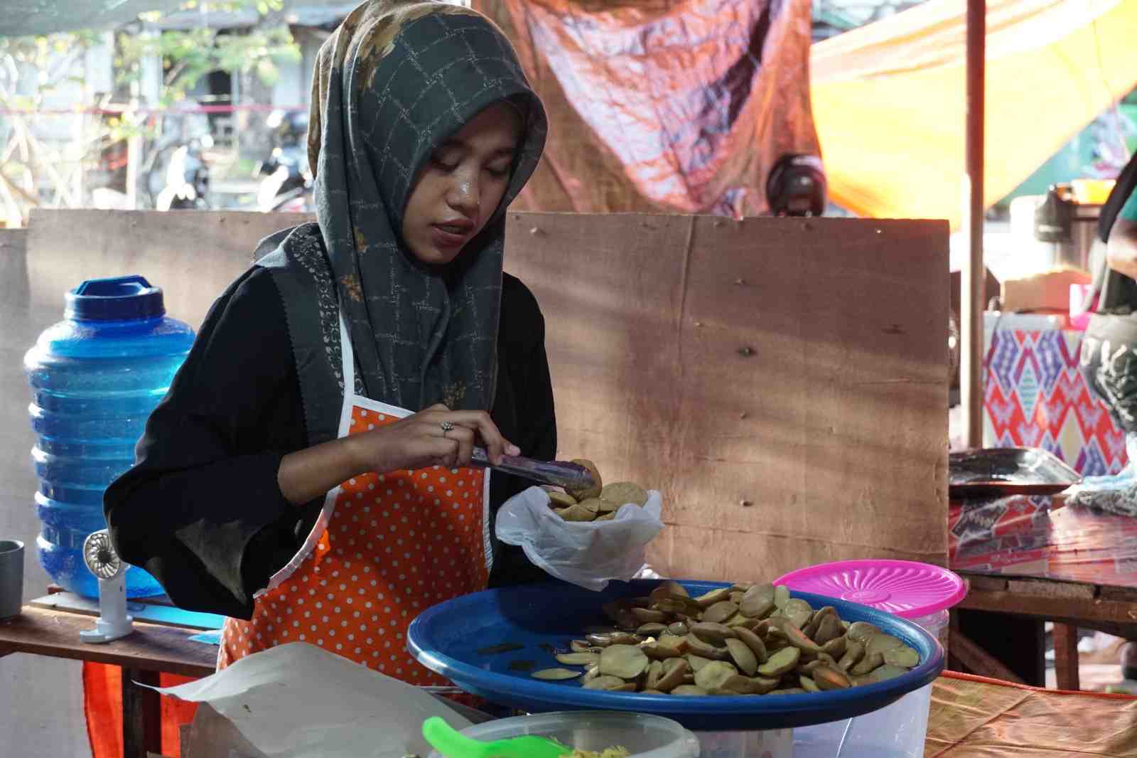 PENJUAL JENGKOL