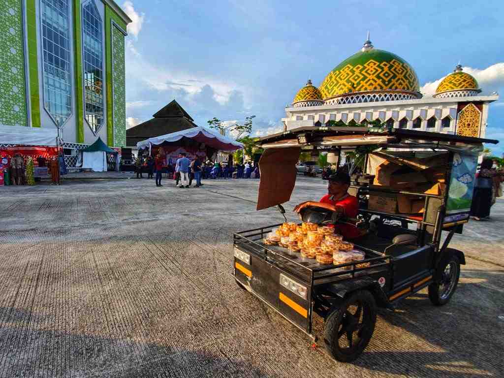 PENJUAL KUE KERING