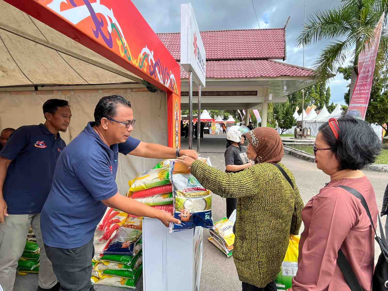 STAND PASAR MURAH BULOG KALTENG