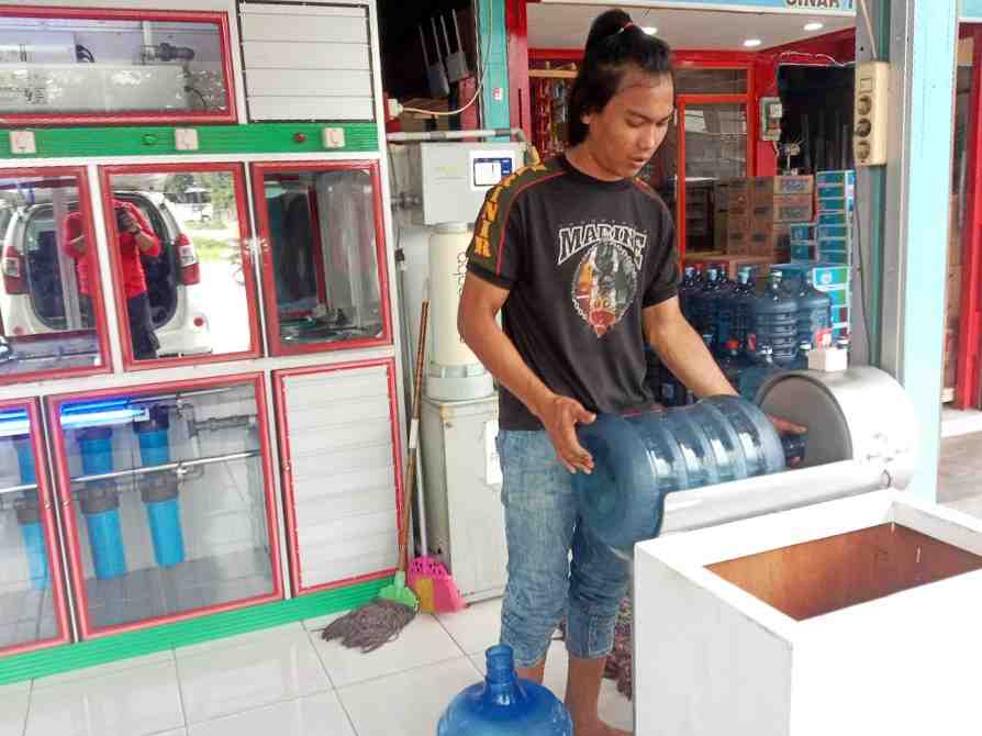 PENJUAL AIR ISI ULANG