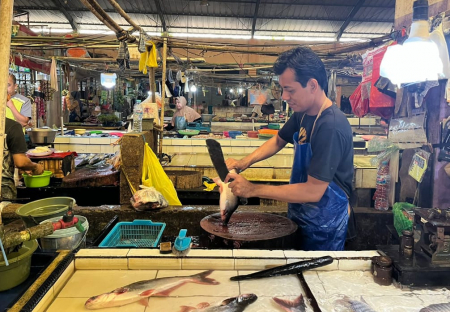 PENJUAL IKAN