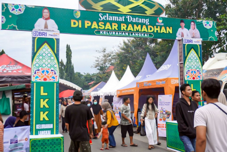 KUNJUNGI PASAR RAMADAN
