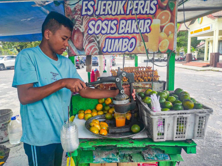 PENJUAL JERUK PERAS