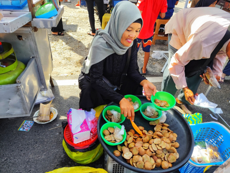 PENJUAL JENGKOL
