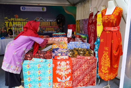SUSUN KAIN BENANG BINTIK