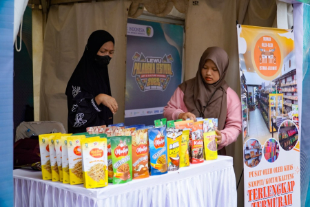PEDAGANG CAMILAN LOKAL