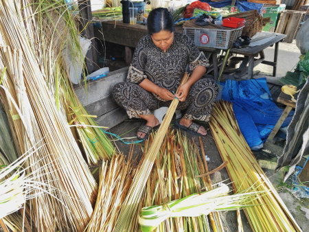 IKAT DAUN KELAPA MUDA