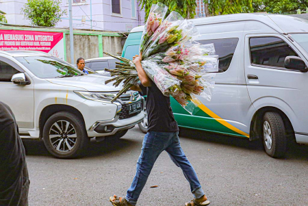 BELI BUNGA UNTUK DIJUAL KEMBALI