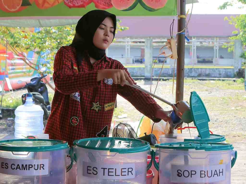 PENJUAL MINUMAN DINGIN