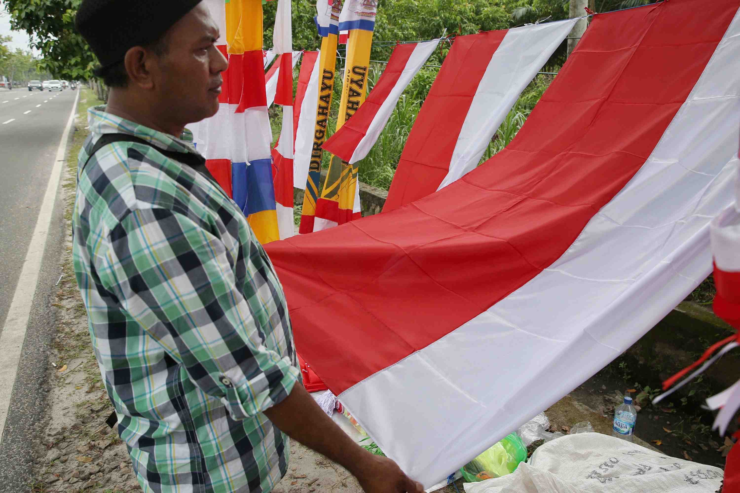 PENJUAL BENDERA MERAH PUTIH