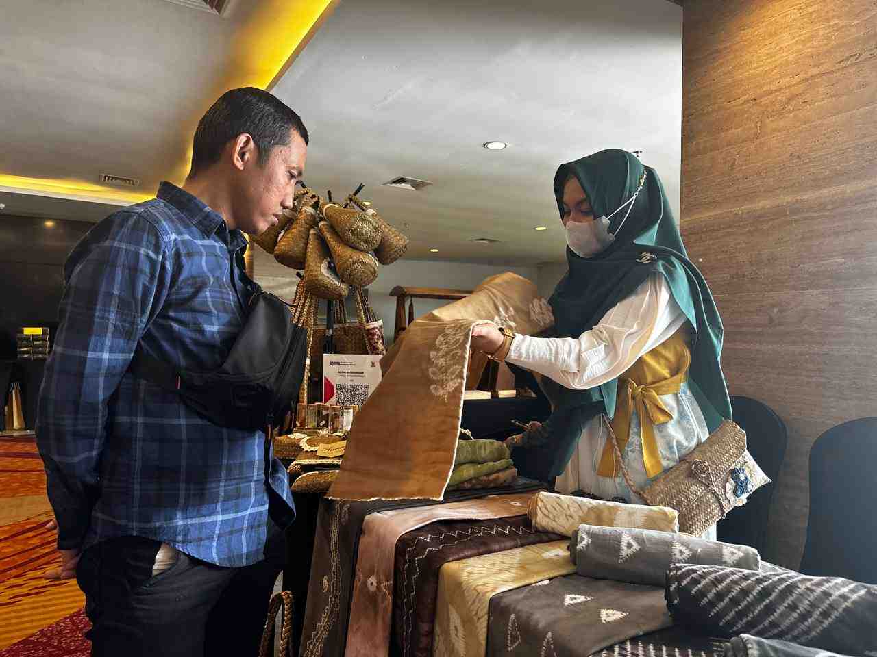 SASIRANGAN BAHAN ALAMI