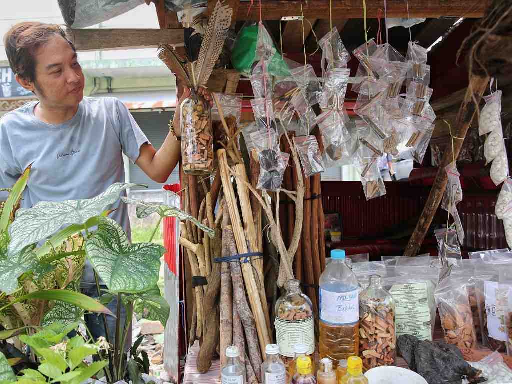 PENJUAL OBAT TRADISIONAL