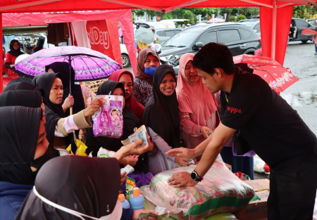 ANTRI BELI KEBUTUHAN RUMAH TANGGA