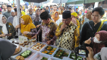 BELI KUE DI PASAR RAMADAN