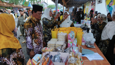 KUNJUNGI PASAR RAMADAN