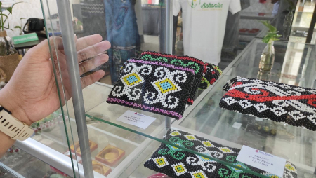 KERAJINAN MANIK-MANIK