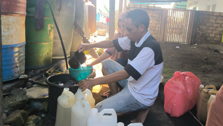 PENJUAL MINYAK TANAH