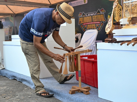 SENDOK NASI BERBAHAN KAYU