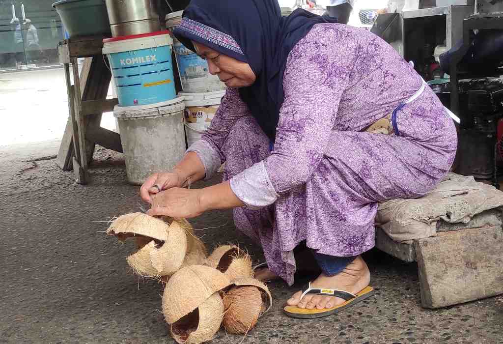 IKAT TEMPURUNG KELAPA
