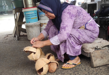 IKAT TEMPURUNG KELAPA