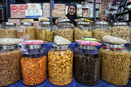 PENJUALAN KUE KERING MENINGKAT