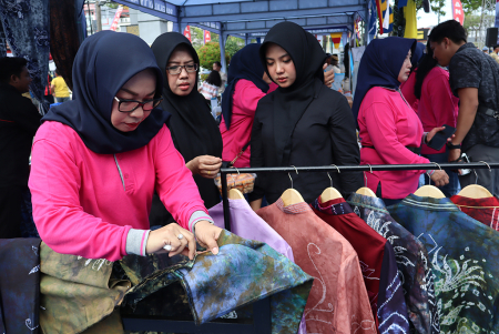 LIHAT PAKAIAN SASIRANGAN