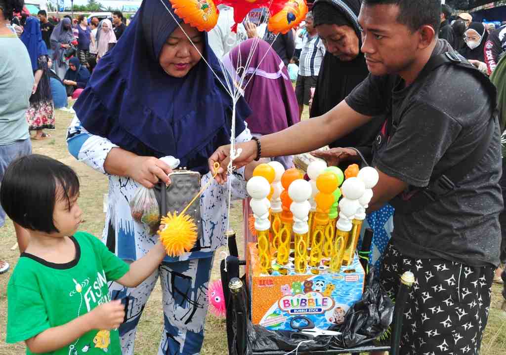 MAINAN UBUR-UBUR KARET