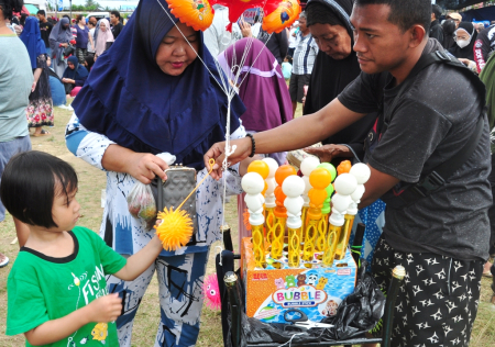 MAINAN UBUR-UBUR KARET