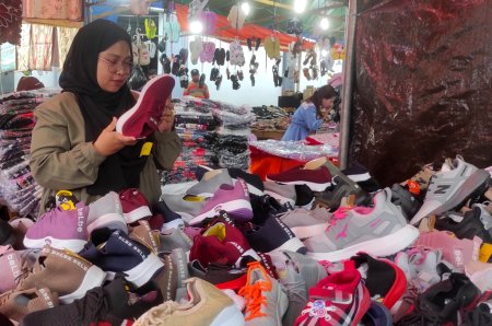 MELIHAT NOMOR SEPATU