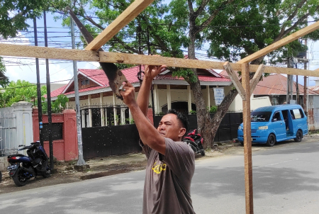 MEMBANGUN TEMPAT JUALAN TAKJIL